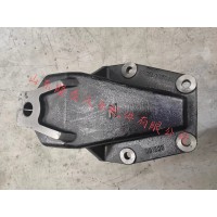 同力前簧前支架 87029010043