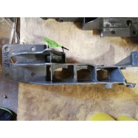 重汽豪沃10款液壓鎖下支架左 WG1642448081