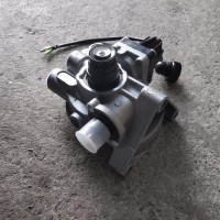 高頂駕駛室總成WG9100360521豪沃干燥器底座