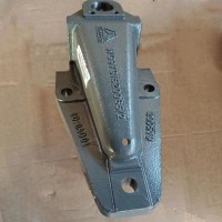 WG9731520065   前簧后支撑