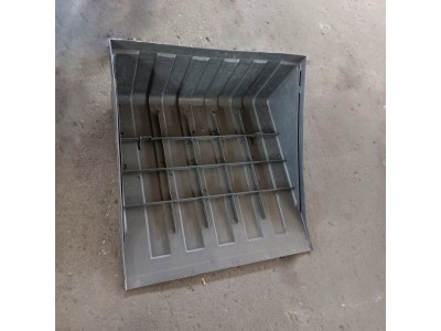 AZ9100760102   电瓶箱盖（塑料）