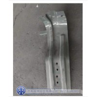 AZ1664231032低地板翼子板右前支架