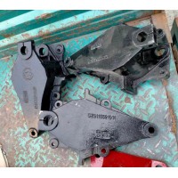 DZ9118521014  德龙前黄前支架  供应重汽豪沃 斯太尔 汕德卡汽车配件