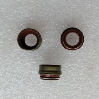 61500040039  汽门杆密封套  供应重汽豪沃 斯太尔 汕德卡汽车配件