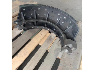 DZ90149346031   后制动蹄总成（240宽，汉德35T）