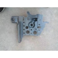 AZ1642430335   豪沃10款前悬下支架左 供应重汽豪沃 斯太尔 汕德卡 采埃孚 zf卡车配件