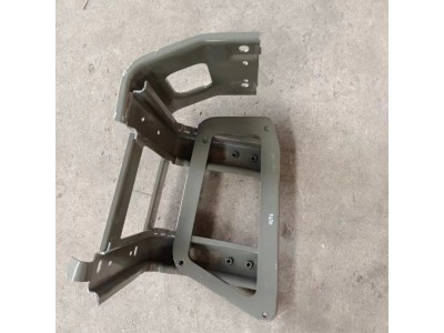 WG1671240246   高位踏板保护罩支架右