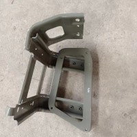 WG1671240246   高位踏板保護罩支架右