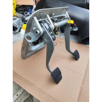 AZ9725361021 组合踏板操纵总成   供应重汽豪沃 斯太尔 汕德卡 采埃孚 zf卡车配家