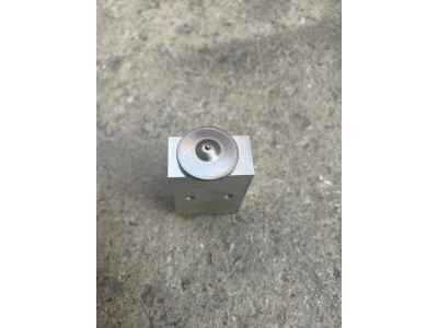 AZ1642820010/重汽 豪沃蒸发器膨胀阀