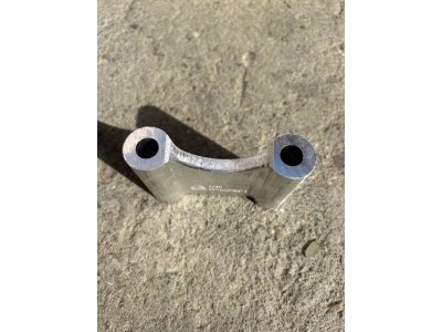 810W62821-0027/豪沃T5G前横梁垫板