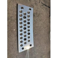 wg1664235014翼子板上防滑板 右