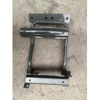 WG1664234048低位葉子板右后支架