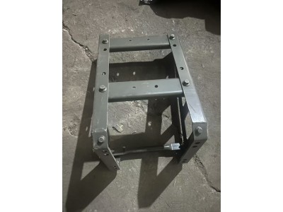 712W51715-0005豪沃TX储气筒支架总成