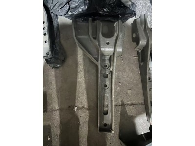 WG1671430110前悬右上支架