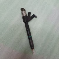上柴發動機噴油器總成，095000-6791（D28-001-801+C）490元