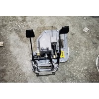 YG9525360880組合踏板總成