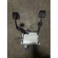 YG952536000240組合踏板總成