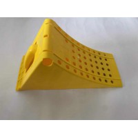 現(xiàn)貨供應(yīng) 車輪地?fù)跸尬黄?阻擋胎橡膠止退器 停車位擋車器NG15001