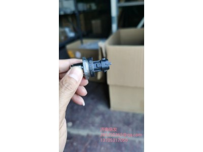 0281007304,0281007304博世轨压传感器,济南信发汽车配件有限公司