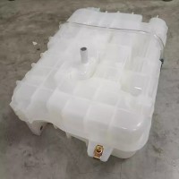 德龍X5000S工程車駕駛室后懸置膨脹水箱
