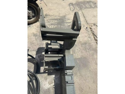 WG9925930566低位保险杠支架总成