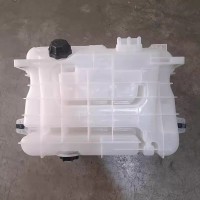 德龍X5000S工程車駕駛室后懸置膨脹水箱