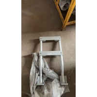 YG9525544025消聲器支架