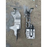 WG1642448082減震器右下支架