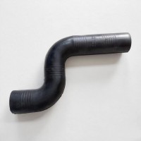 外貿(mào)跨境備貨 重汽汕德卡豪沃HOWO T7H T5G 發(fā)動機(jī)散熱器進(jìn)水管AZ9719530111