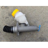 WG9719230023  离合器总泵及储油罐总成