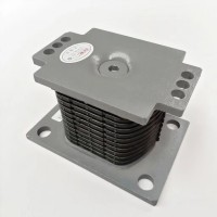 现货批发重卡配件 豪沃钢板支座 橡胶支座AZ9725520278胶墩