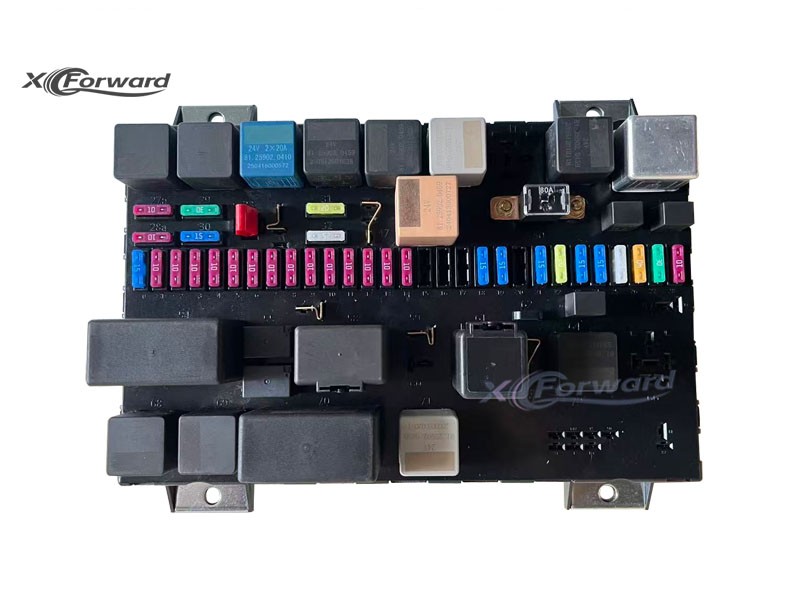 DZ93189582070 中央电器装置板,Central electrical installation board,济南向前汽车配件有限公司