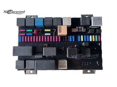 DZ93189582070 中央电器装置板,Central electrical installation board,济南向前汽车配件有限公司