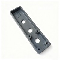 重汽豪沃T5G底盤配件 鋼板滑軌 中間3大孔WG9432520005導(dǎo)向板