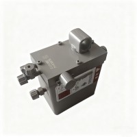 供應重卡配件 重汽豪沃豪瀚駕駛室手動電動舉升油泵WG9525820142四孔手動泵