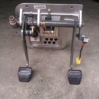 重汽豪沃组合踏板总成，WG9725361040，700元