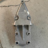 DZ98189519991   前簧前支架