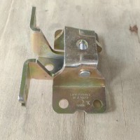 LG1611210090   前門下鉸鏈總成