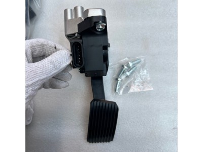 汕德卡C7提升左置油门踏板，AZ962258000501，98元