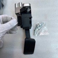 汕德卡C7提升左置油门踏板，AZ962258000501，98元