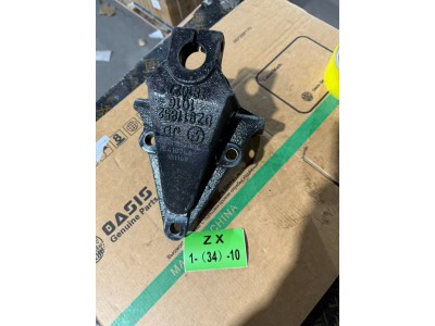 DZ9118521016   前簧前支架