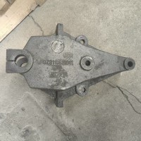 DZ9118521011   8*4前簧前支架