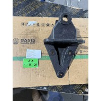 SZ970000736   前簧前支架