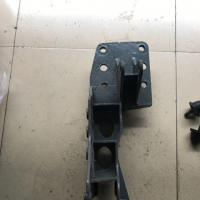 驾驶室液压锁下支架 左AZ1642440011