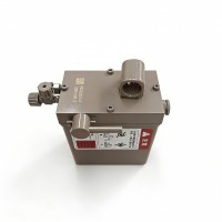 重汽豪沃T5G豪瀚出口供应 右置驾驶室豪瀚三孔手打泵WG9525820141电动液压油泵举升油缸