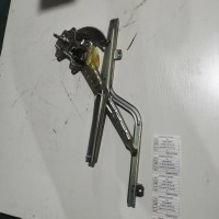 LG1611330014右玻璃升降器總成（與左件對(duì)稱）