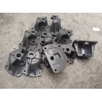 重汽豪沃后簧前支架  編號 WG9716520115/WG9416520115