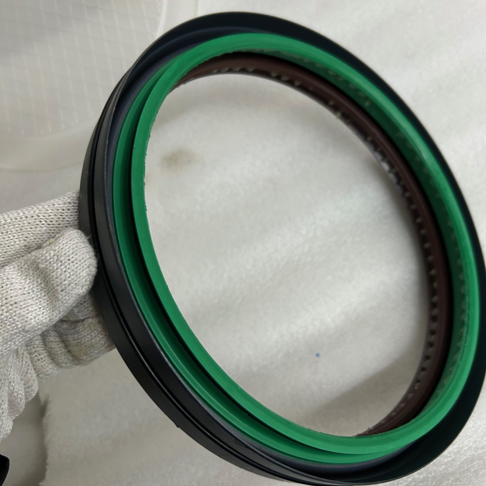 重汽豪沃后轮油封190-220-30     WG9981340113