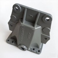 厂家供应重汽配件 重汽豪沃A7前钢板右后支架WG9232520011前簧右后支架